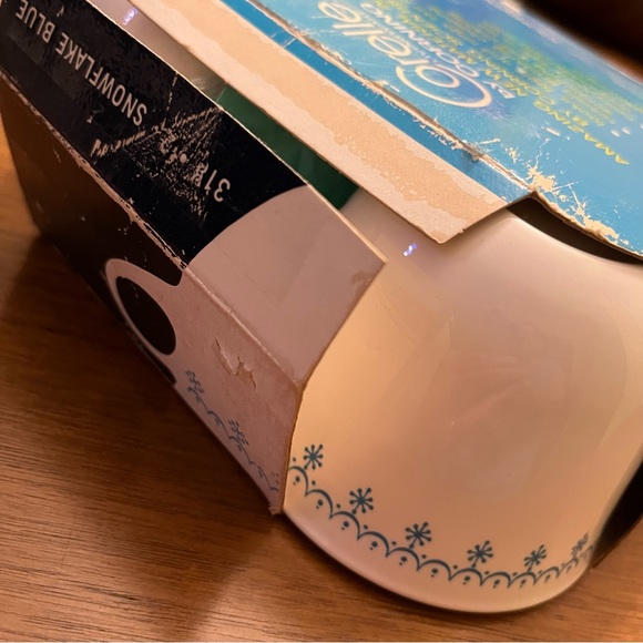 Corelle Snowflake Blue 4 Coffee Cups in Original Box NOS Mid Century USA - Picture 8 of 15